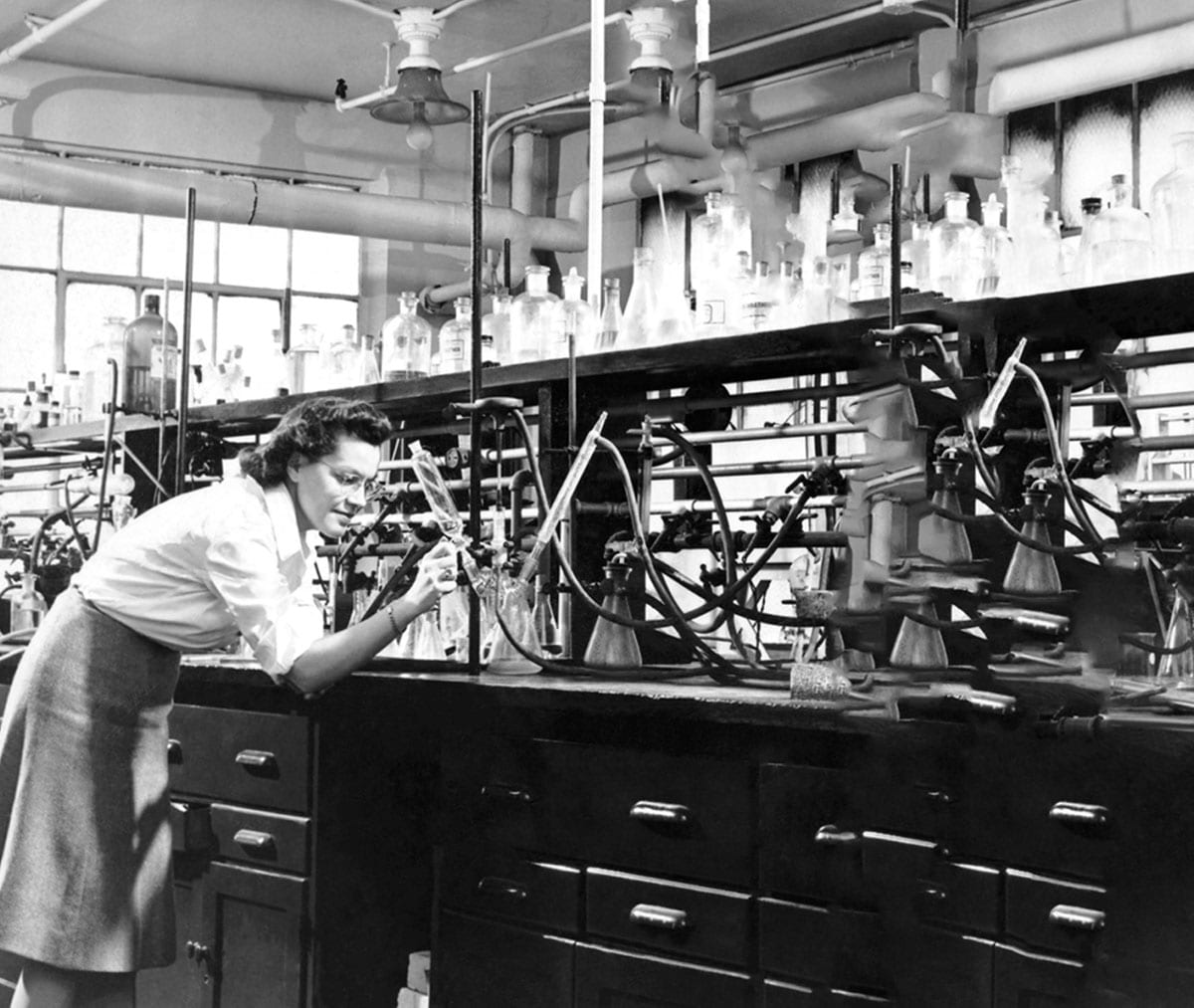 1932