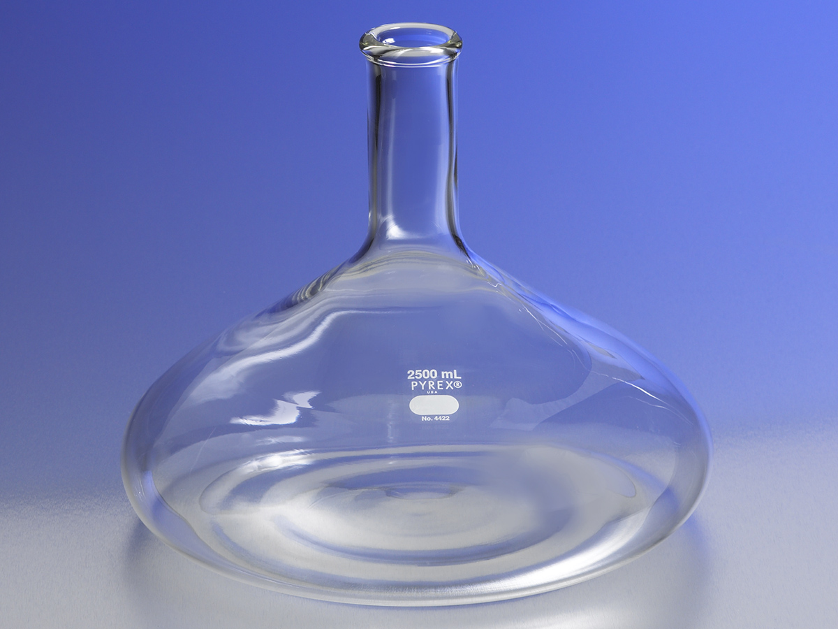 PYREX® 2500 mL Low Form Culture Flask