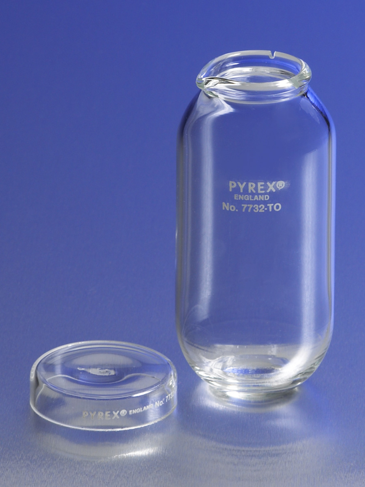 PYREX® Gum Bomb with Cover