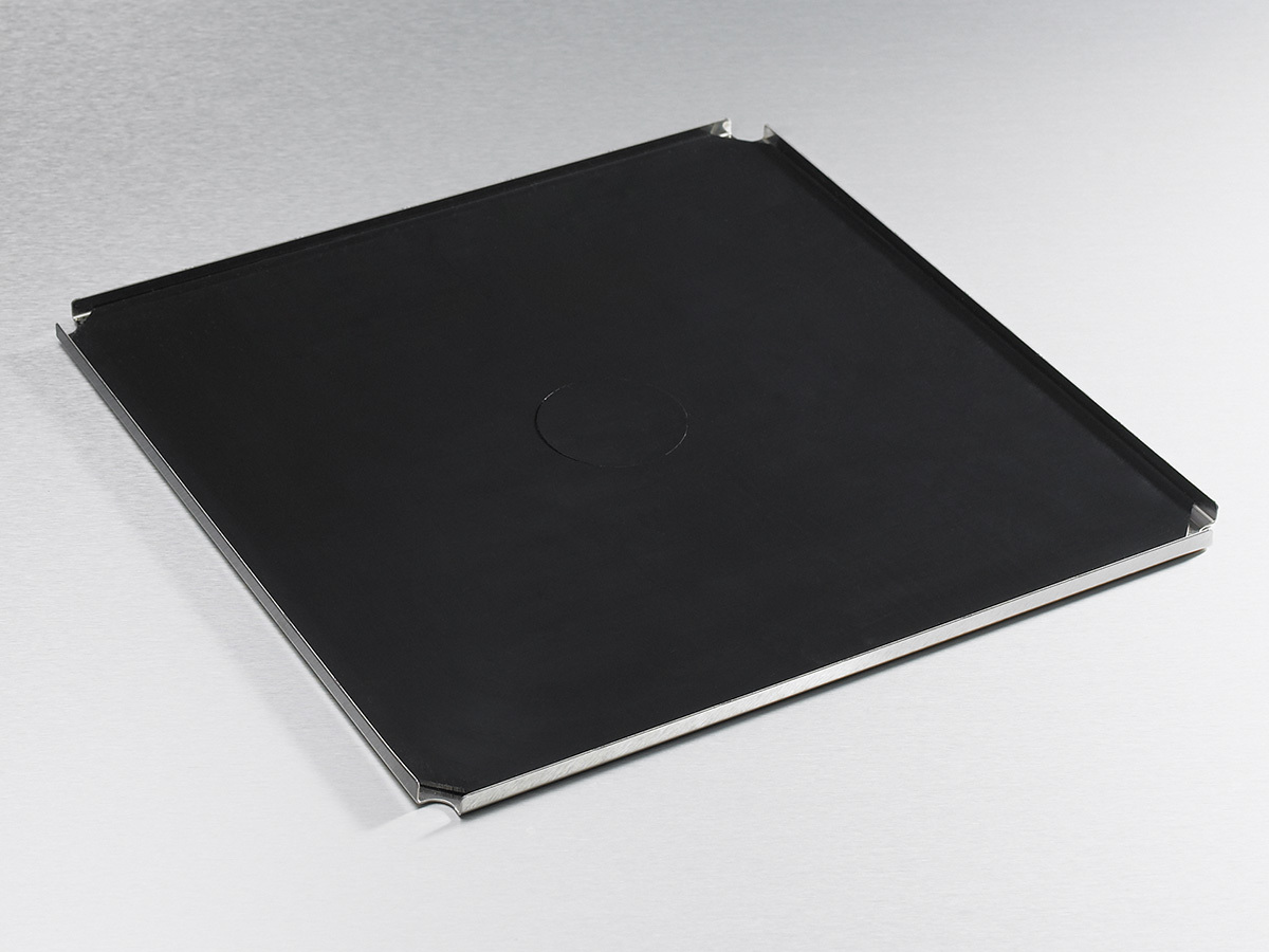 Platform with non-stick rubber mat
