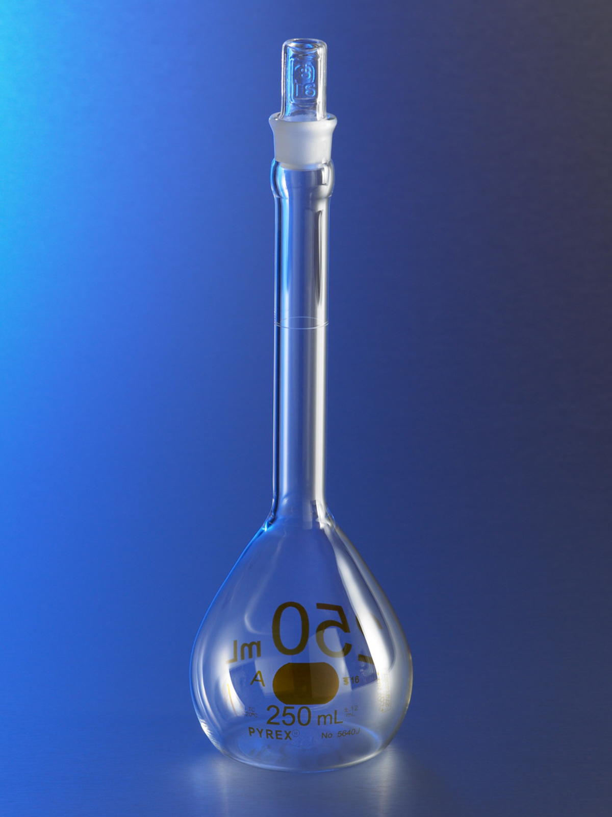 PYREX® Class A Volumetric Flask with Stopper | Corning