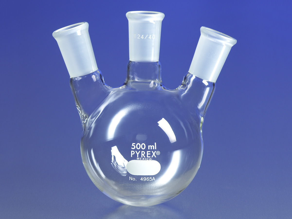 PYREX® 500 mL Three Neck Distilling Flask with 24/40 Center Vertical and Side Angled Neck Standard Taper Joints