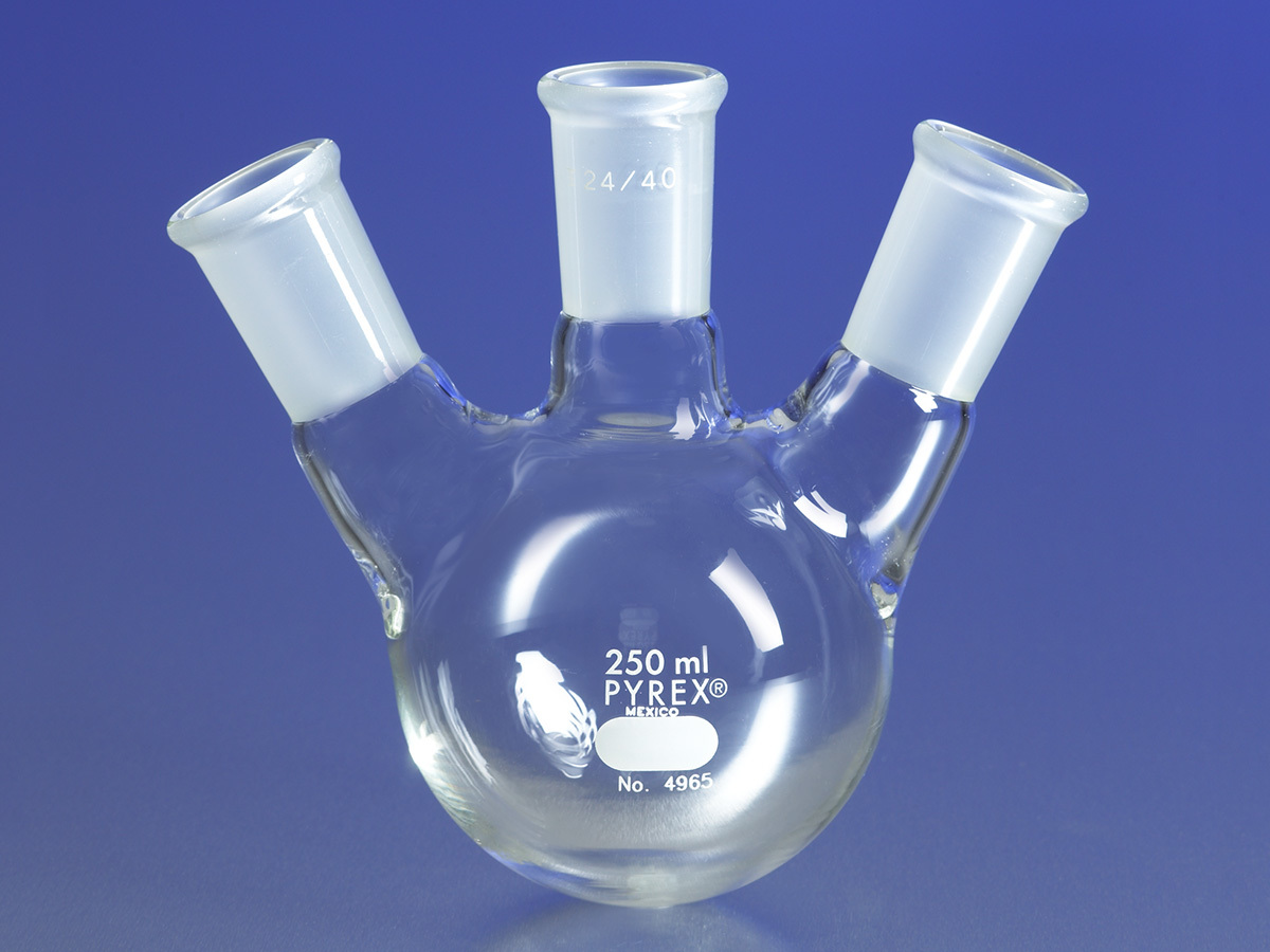 PYREX® 100 mL Three Neck Distilling Flask with 24/40 Center Vertical and 19/38 Side Angled Neck Standard Taper Joints