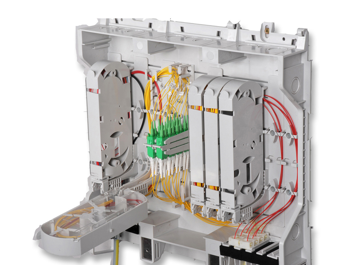 Size L, gray, EMKA lock, 16 cable strain reliefs