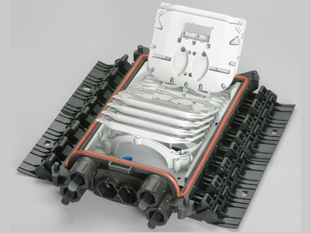 Size 1 End Distribution Point with one express cable and 4 branch cables. Equipped with a 7 slots ramp organizer