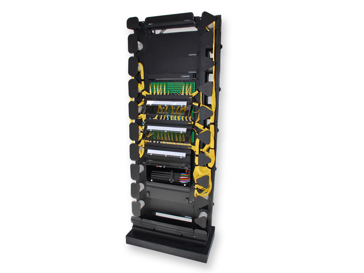4 rack units, equipped with nine Gen III splitter adapters, two ECL-CP-SCPARK parking lots, and one 12 F SC APC duplex connector panel, Single-mode (OS2)