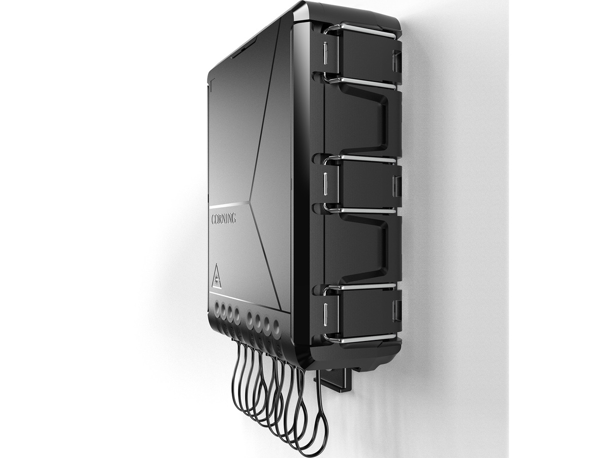 2x12 Fiber Pushlok® ports, 2 splice trays for heat shrink protectors