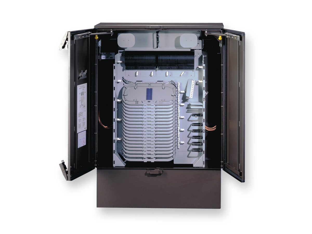 Outdoor cabinet (empty), 480 F, holds 20 splice trays