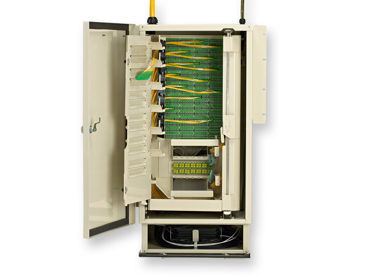 432 F, wall-mount, 48 F feed, loose tube pigtails, 3x144 F 16 m distribution, ALTOS® riser, SC APC, no splitter