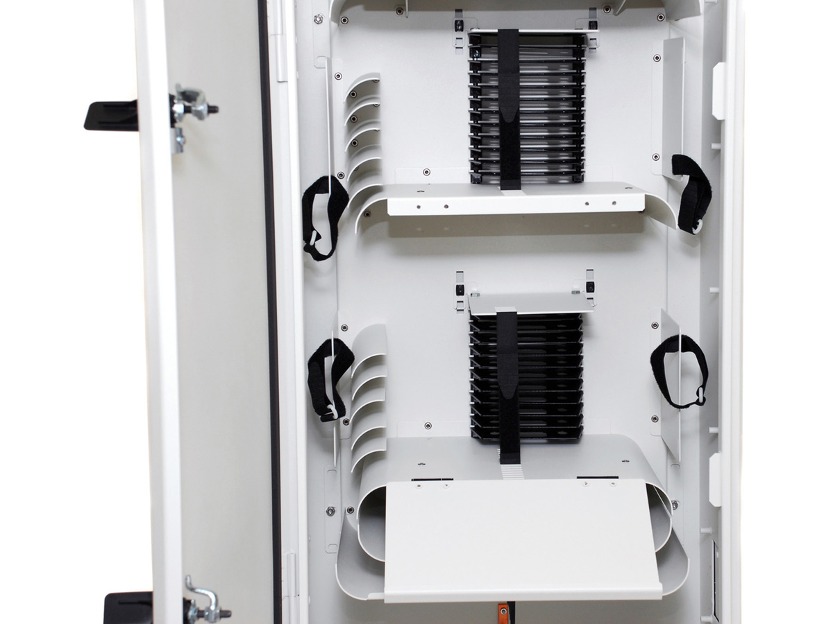 Low Density, 576 single fiber/1728 mass fusion splice, standard cable entry, with T slot mountintg kit, lockable