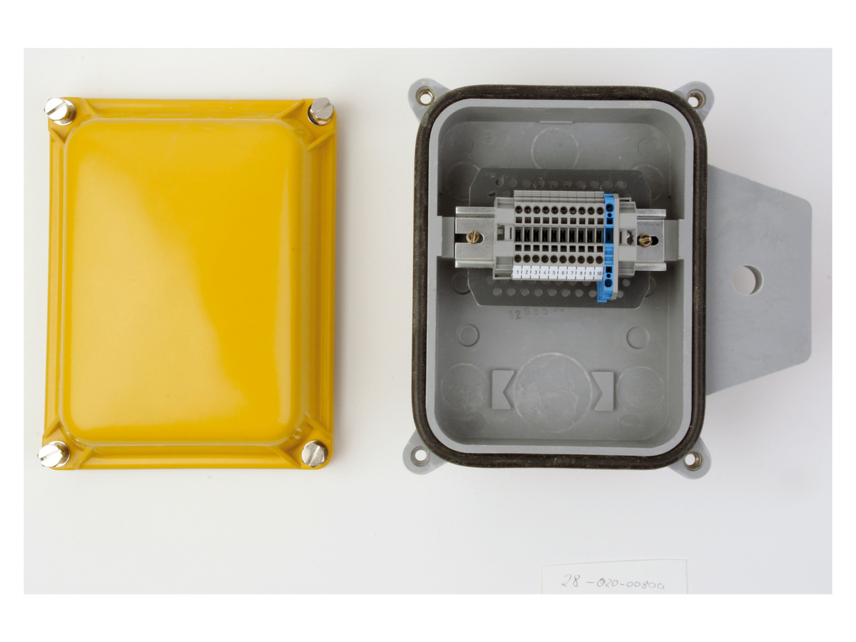 SKV 20 Cage Clamps (Serial Terminals) for 11 Wires, without Earth Bolt / with Wire Guide Plate / Base Type A / with yellow Cover