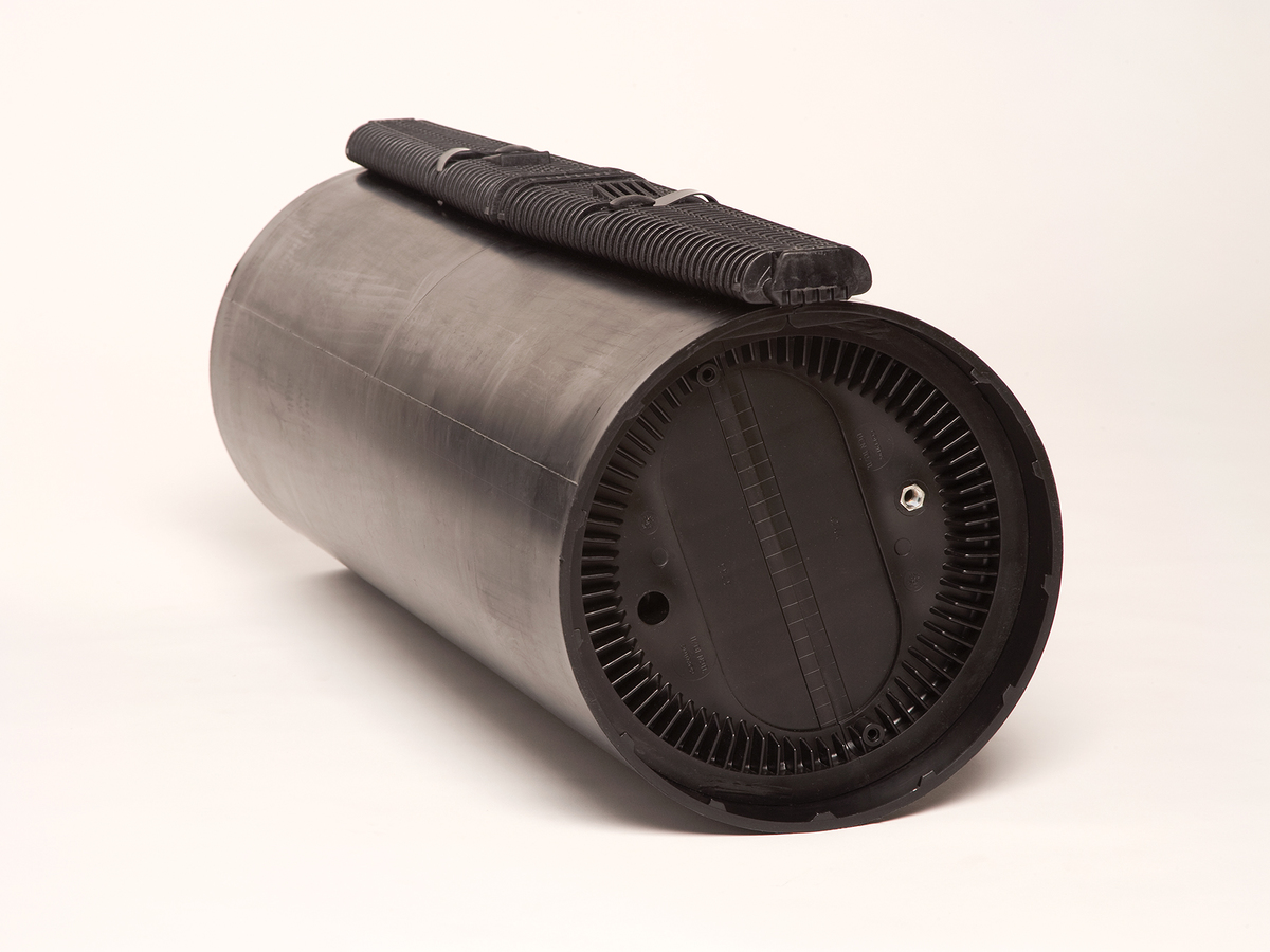 UCN 10-in diameter, 20-in sheath opening