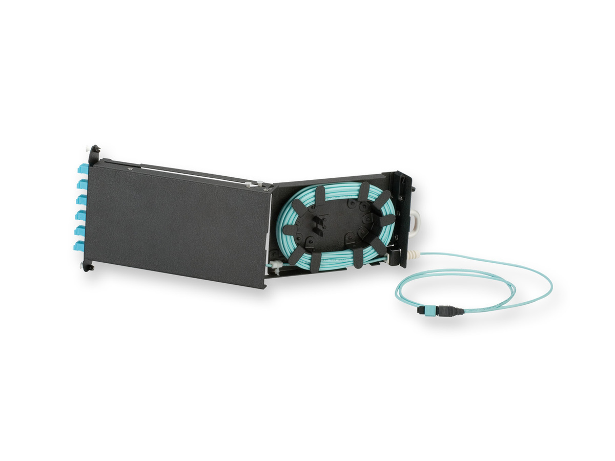 12 F, Shuttered LC to MTP® (non-pinned), 50 µm multimode (OM3), 80 ft