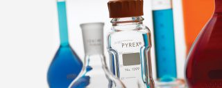 加入我们一起庆祝PYREX<sup>®</sup>玻璃器皿品牌100周年纪念