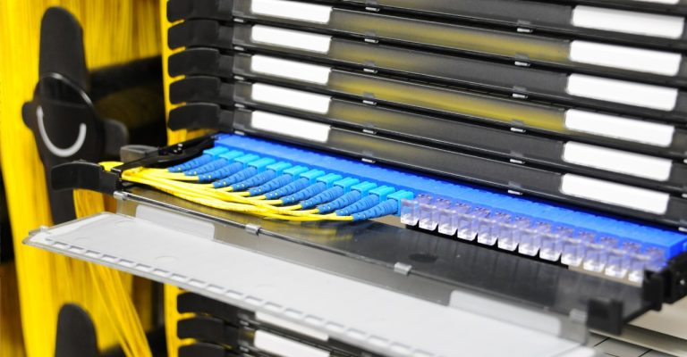 Corning anuncia solução para interconexões de Data Centers até 70% mais  rápidas - DCD