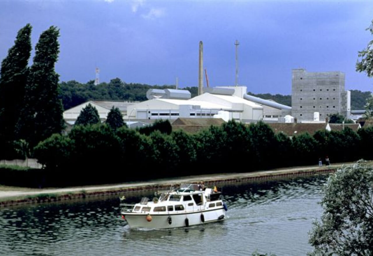 The town of Bagneaux-sur-Loing is home to 1,623 people, many of whom make glass at Corning.