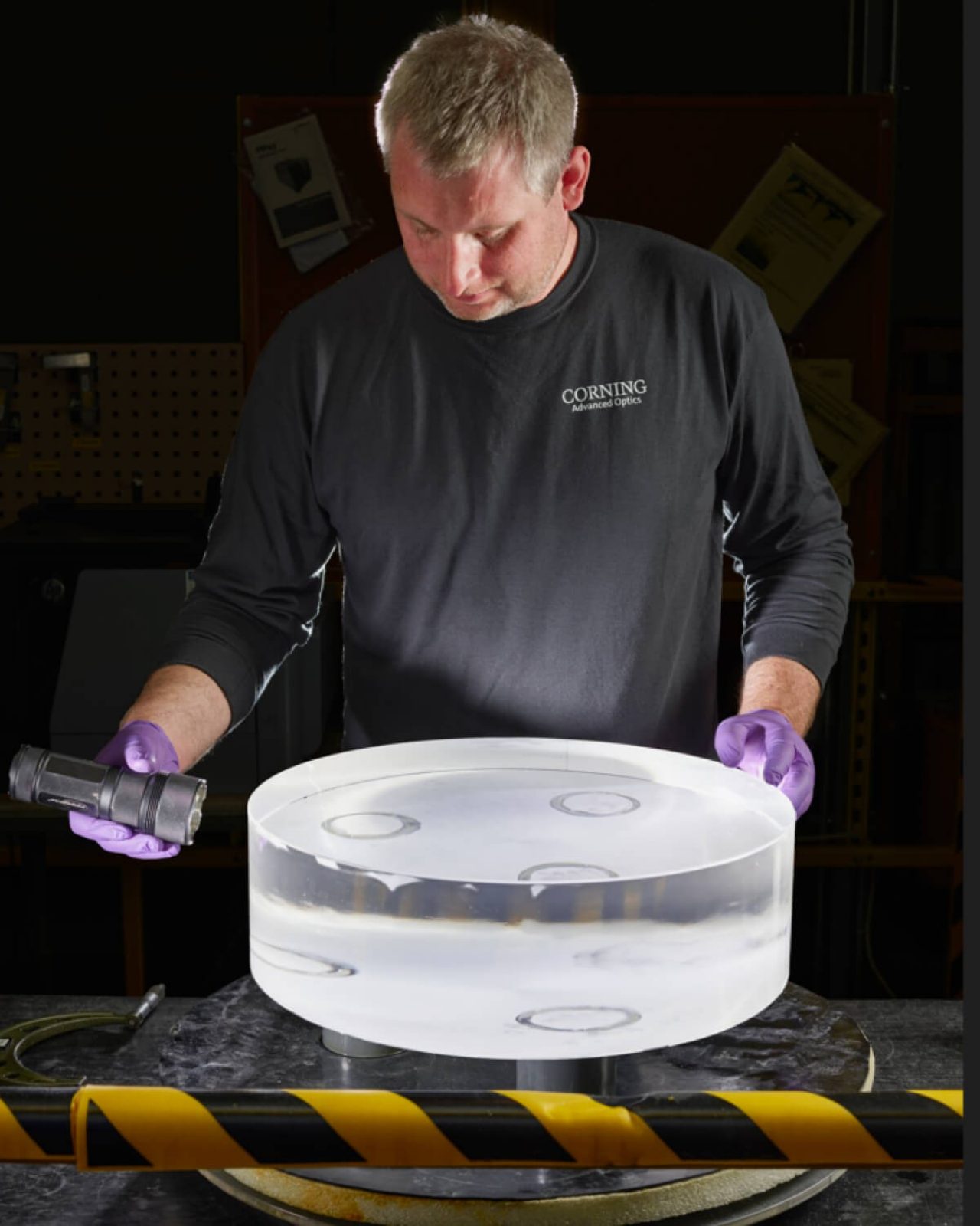 Corning’s experts in Canton, New York, produce Corning® HPFS® Fused Silica. ©Christopher Payne/Esto
