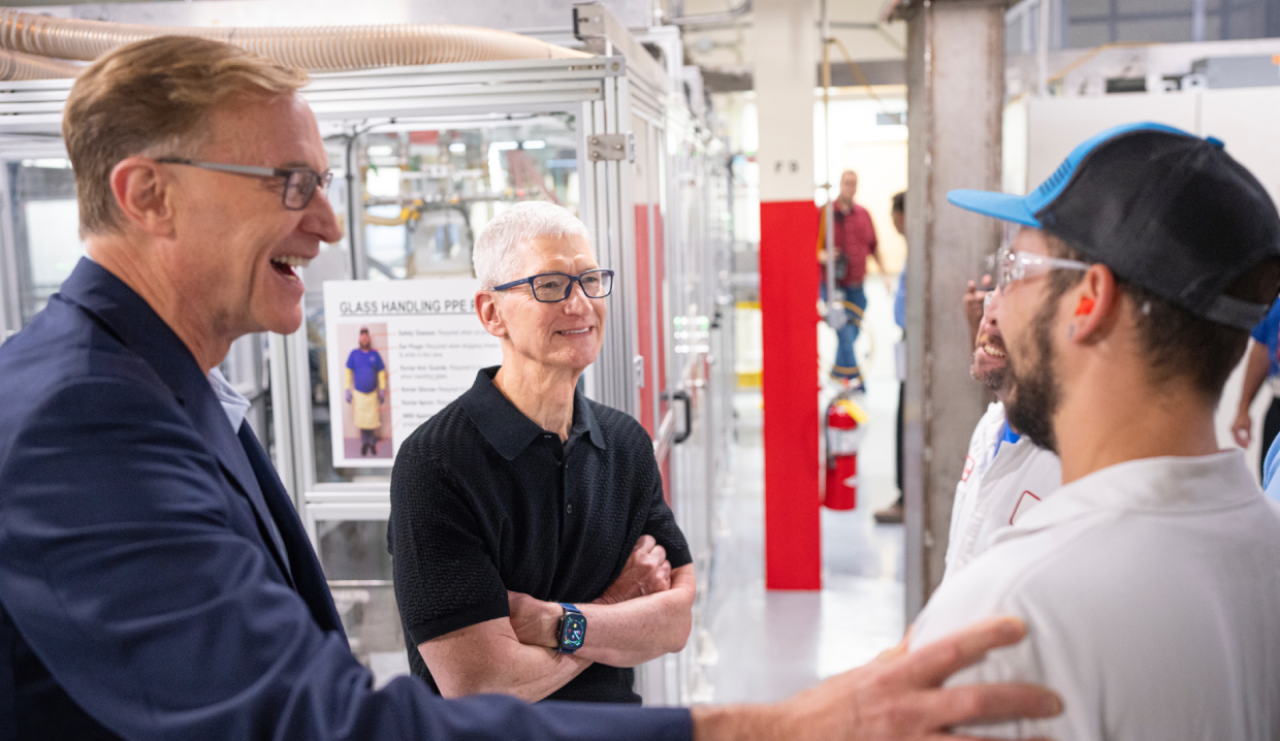 Corning CEO and Chairman Wendell Weeks and Apple CEO Tim Cook