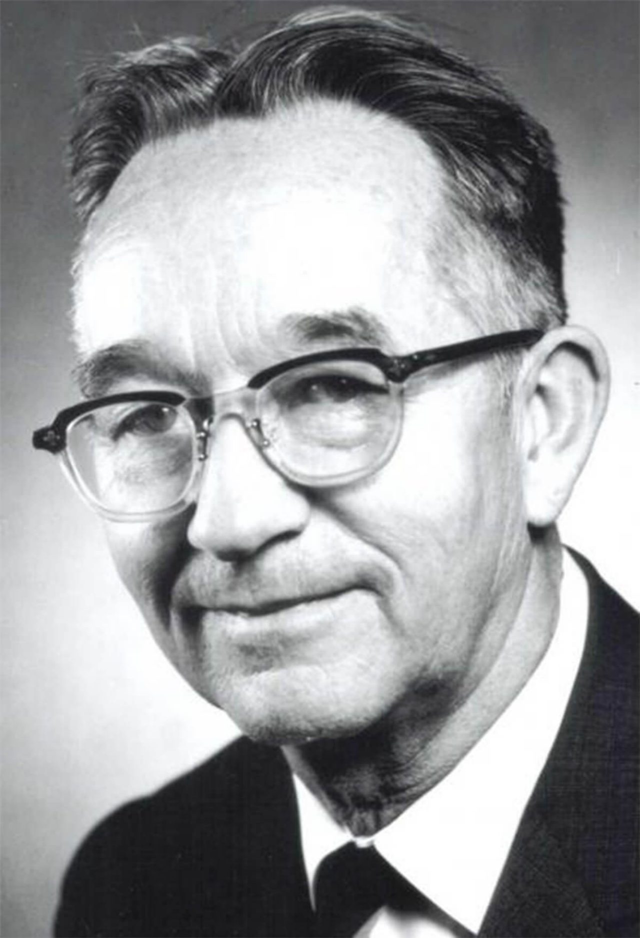 Corning’s Dr. J. Franklin Hyde invented fused silica in the 1930s.
