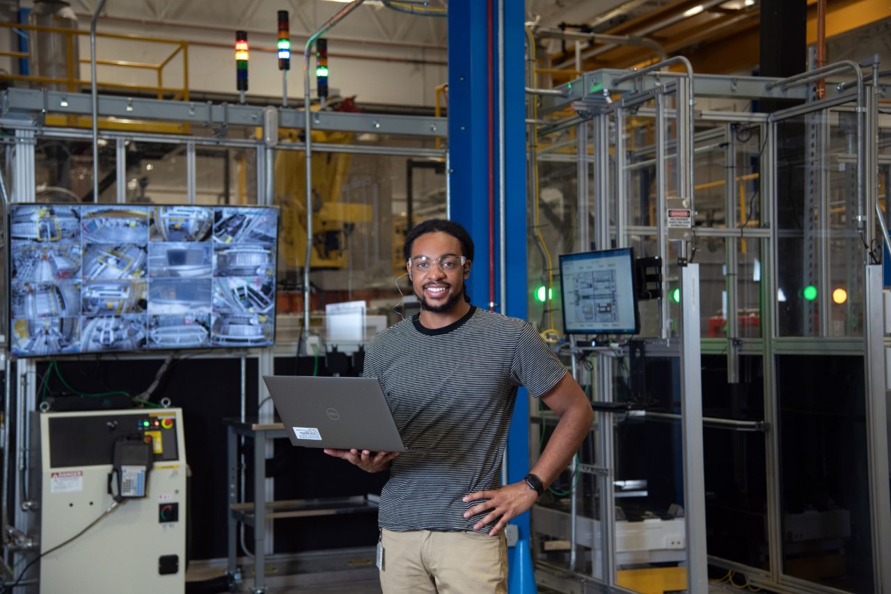 Ryan got hands-on experience during his summer internship with Corning Pharmaceutical Technologies.